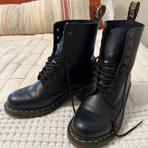 DR.MARTENS CLEMENCY WOMEN'S LEATHER HEELED LACE UP BOOTS